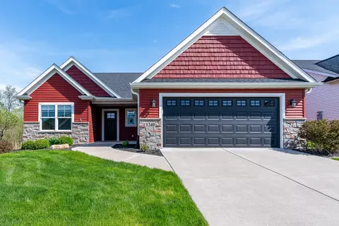 1240 Olde Brandy Ln, Davenport, IA 52807