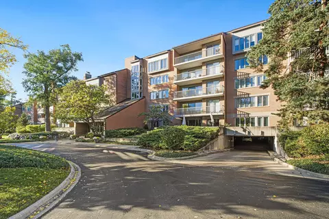 44 Park Ln #223, Park Ridge, IL 60068