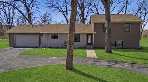 5287 E Canfield Rd, Chana, IL 61015
