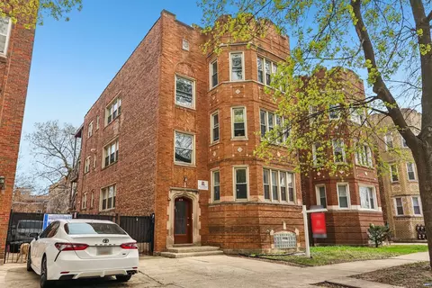 7821 S Phillips Ave, Chicago, IL 60649
