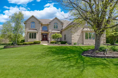 4 N365 Saint Andrews Trace Ln, West Chicago, IL 60185