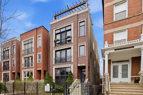 2229 N Leavitt St #2, Chicago, IL 60647