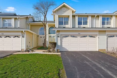 718 Sturnbridge Ln, Schaumburg, IL 60173