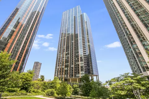 211 N Harbor Dr #4107, Chicago, IL 60601