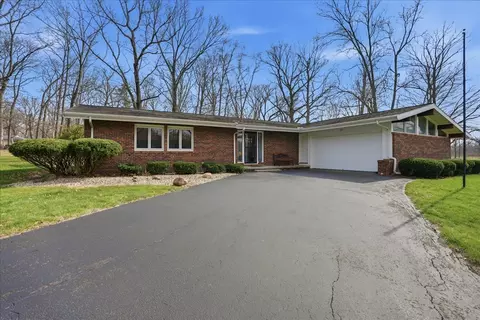 112 Peine Dr, Lexington, IL 61753