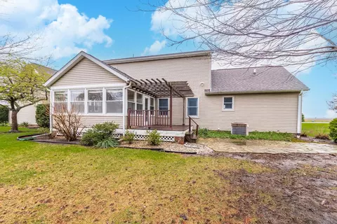 Exterior - 1402 E Indiana Ave, Pontiac, IL 61764 photo 9 of 16