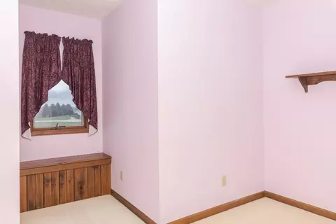 Bedroom - 1402 E Indiana Ave, Pontiac, IL 61764 photo 6 of 9