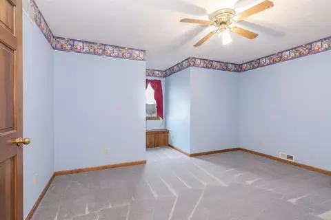 Bedroom - 1402 E Indiana Ave, Pontiac, IL 61764 photo 7 of 9