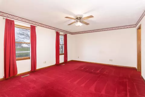 Bedroom - 1402 E Indiana Ave, Pontiac, IL 61764 photo 3 of 9