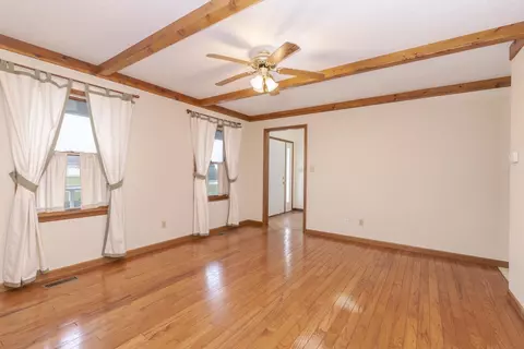 Living - 1402 E Indiana Ave, Pontiac, IL 61764 photo 4 of 6