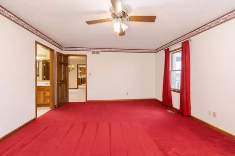 Bedroom - 1402 E Indiana Ave, Pontiac, IL 61764 photo 1 of 9