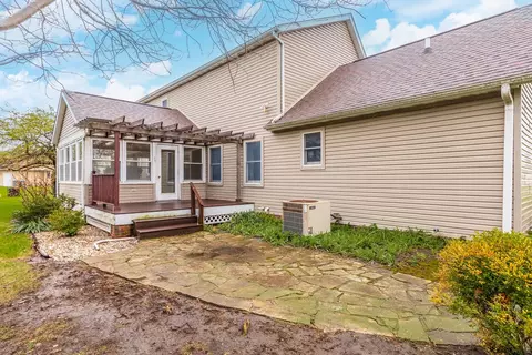 Exterior - 1402 E Indiana Ave, Pontiac, IL 61764 photo 10 of 16