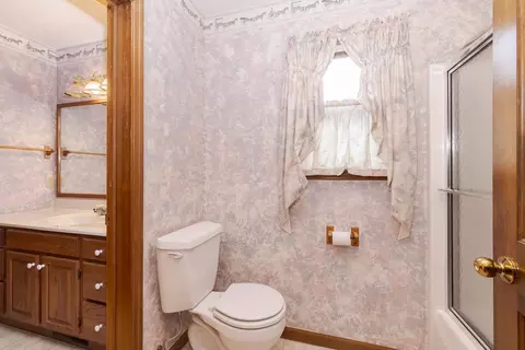 Bath - 1402 E Indiana Ave, Pontiac, IL 61764 photo 5 of 5