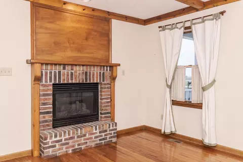 Living - 1402 E Indiana Ave, Pontiac, IL 61764 photo 2 of 6