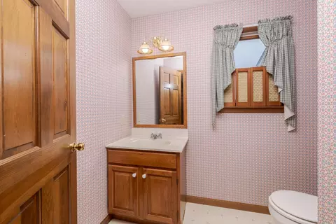 Bath - 1402 E Indiana Ave, Pontiac, IL 61764 photo 1 of 5
