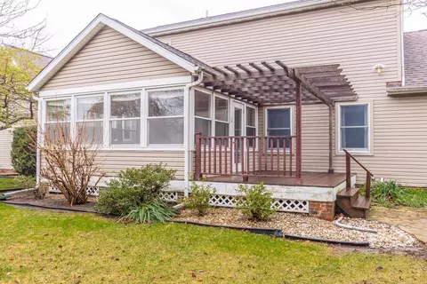 Exterior - 1402 E Indiana Ave, Pontiac, IL 61764 photo 8 of 16