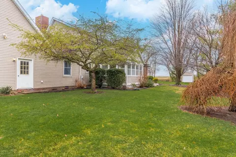 Exterior - 1402 E Indiana Ave, Pontiac, IL 61764 photo 7 of 16