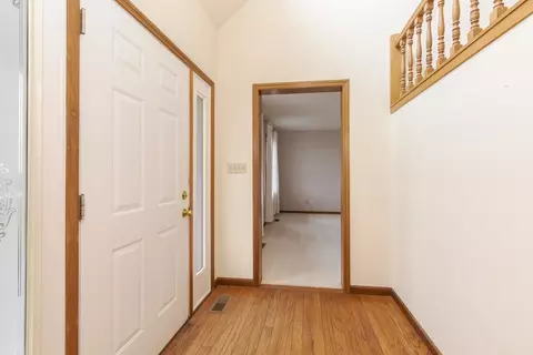 Entry Way - 1402 E Indiana Ave, Pontiac, IL 61764 photo 5 of 5