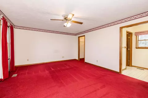 Bedroom - 1402 E Indiana Ave, Pontiac, IL 61764 photo 2 of 9