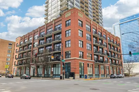 210 S Desplaines St #304, Chicago, IL 60661