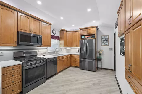 Kitchen - 1106 Maple Ct, Lockport, IL 60441 photo 2 of 2