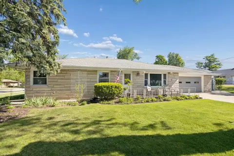 1106 Maple Ct, Lockport, IL 60441