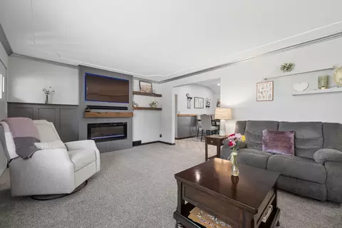 Living - 1106 Maple Ct, Lockport, IL 60441 photo 2 of 3