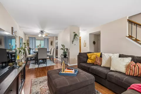 Living - 404 Ballard Dr, Algonquin, IL 60102 photo 2 of 3