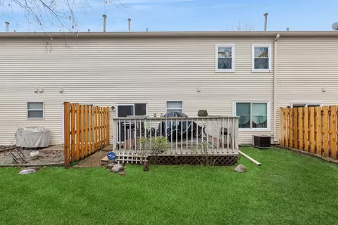 Exterior - 404 Ballard Dr, Algonquin, IL 60102 photo 2 of 2