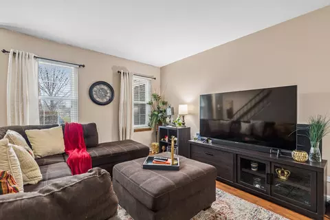 Living - 404 Ballard Dr, Algonquin, IL 60102 photo 3 of 3