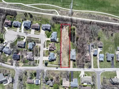 22 W165 1st St, Glen Ellyn, IL 60137