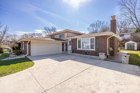 8518 Forest Dr, Hickory Hills, IL 60457