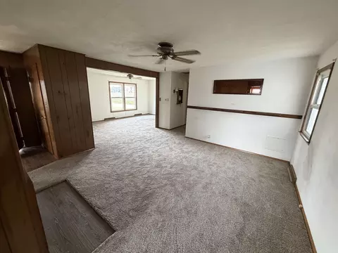 Living - 3580 Odin Rd, Odin, IL 62870 photo 4 of 6