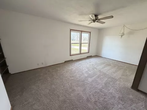Living - 3580 Odin Rd, Odin, IL 62870 photo 3 of 6