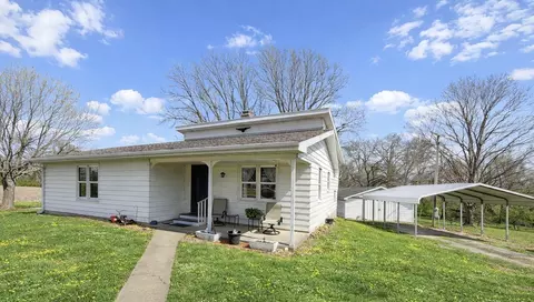 3580 Odin Rd, Odin, IL 62870