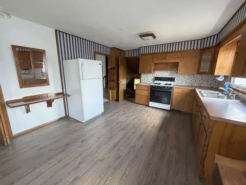 Kitchen - 3580 Odin Rd, Odin, IL 62870 photo 2 of 2