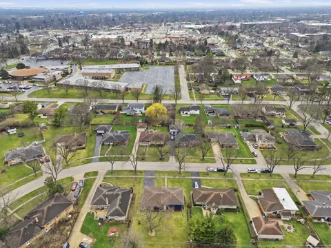 View/Area - 1430 Emmerson Ln, Mount Prospect, IL 60056 photo 5 of 5