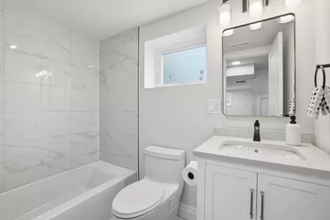 Bath - 1430 Emmerson Ln, Mount Prospect, IL 60056 photo 3 of 3