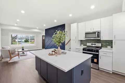 Kitchen - 1430 Emmerson Ln, Mount Prospect, IL 60056 photo 2 of 2