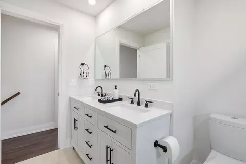 Bath - 1430 Emmerson Ln, Mount Prospect, IL 60056 photo 2 of 3