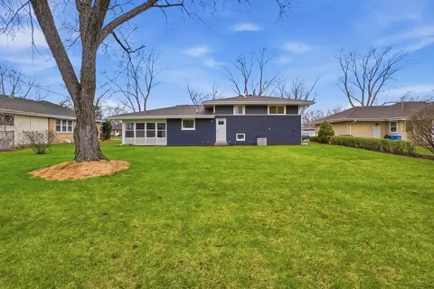 Exterior - 1430 Emmerson Ln, Mount Prospect, IL 60056 photo 5 of 6