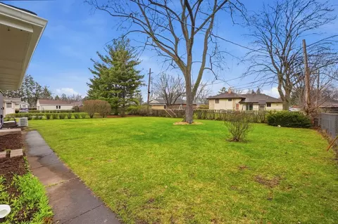 Exterior - 1430 Emmerson Ln, Mount Prospect, IL 60056 photo 4 of 6