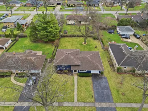 View/Area - 1430 Emmerson Ln, Mount Prospect, IL 60056 photo 1 of 5