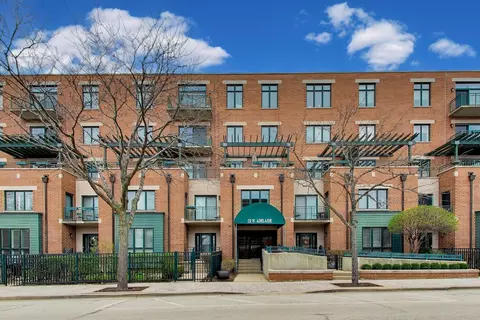 131 W Adelaide St #310, Elmhurst, IL 60126