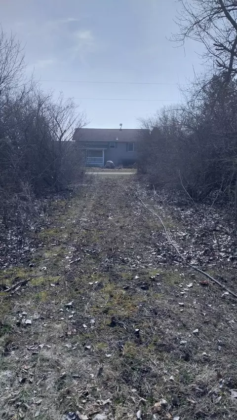 8702 Regnier Rd, Hebron, IL 60034 photo 2