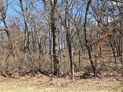 1302 Beech Ln, Dixon, IL 61021