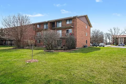 9826 Treetop Dr #2W, Orland Park, IL 60462