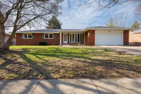 2805 Coventry Ct, Bloomington, IL 61704