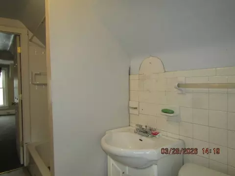 Bath - 2334 18th Ave, Moline, IL 61265 photo 3 of 3