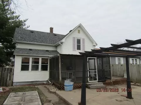 Exterior - 2334 18th Ave, Moline, IL 61265 photo 8 of 15